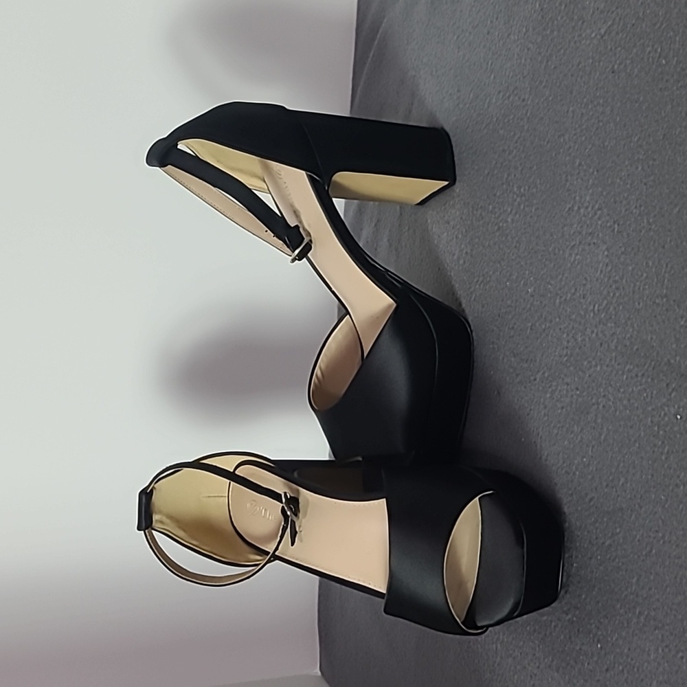 Chic Black Platform Heels